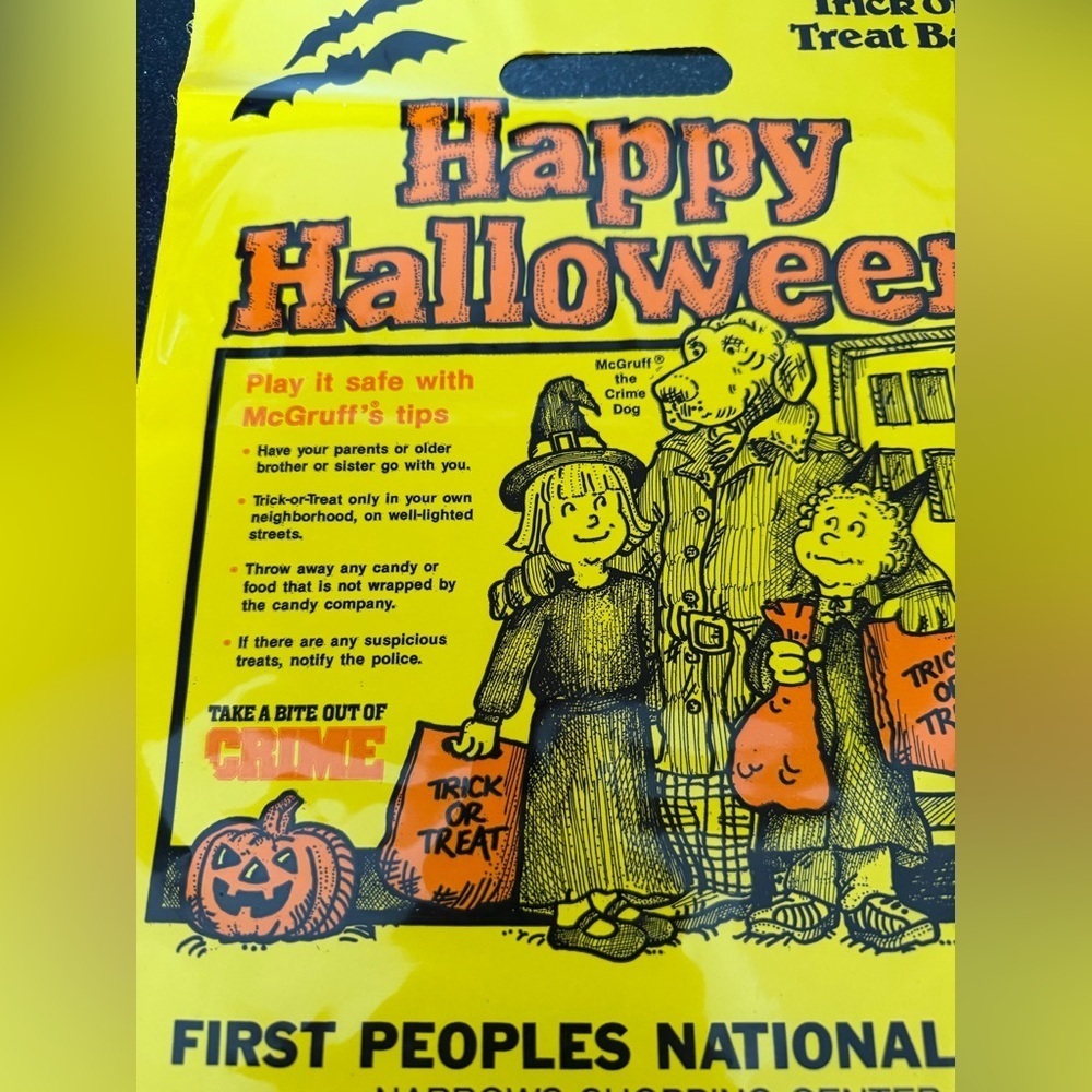 Vintage Halloween Trick or Treat Bag McGruff the Crime Dog Plastic Bag - Picture 3 of 3